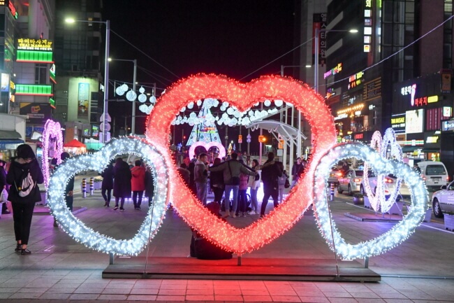 Menikmati Malam yang Romantis di Festival Cahaya Rockgo Haeundae