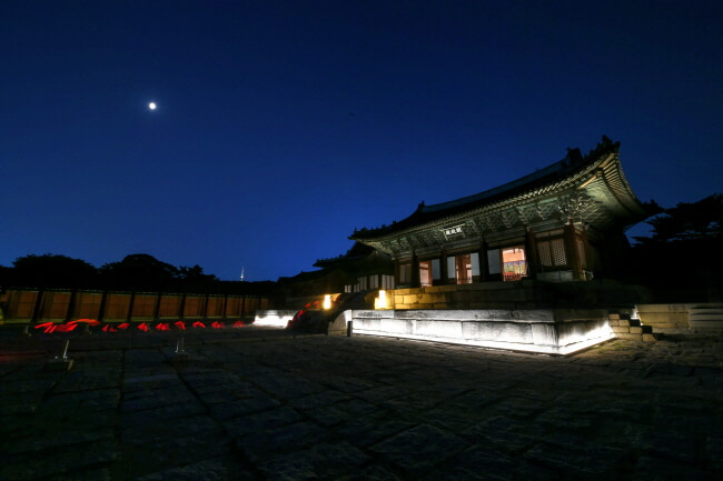Kunjungan Malam Istana Changgyeonggung Tersedia di Tahun 2019