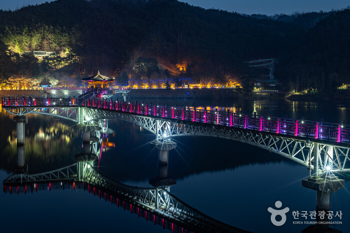 Jembatan Woryeonggyo (월영교)