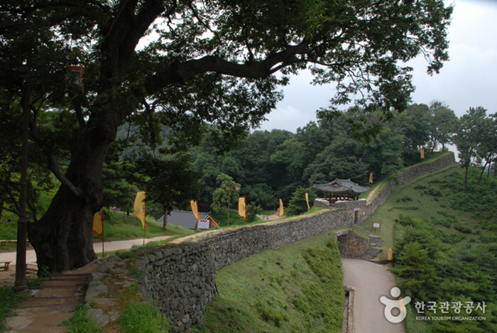 Benteng Gongju Gonsanseong  [UNESCO WBenteng Gongju Gonsanseong  [UNESCO World Heritage]orld Heritage]