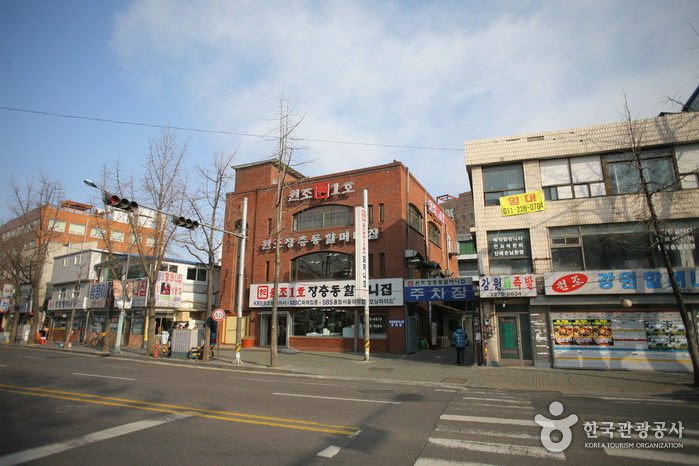 Jangchungdong Jokbal Alley, Seoul