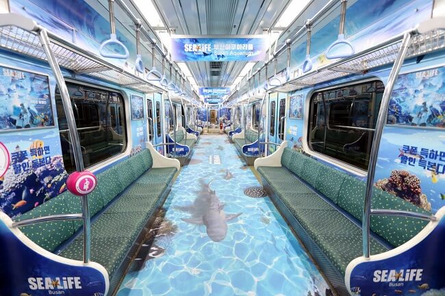 Subway Busan Membawa Penumpang ke Bawah Laut