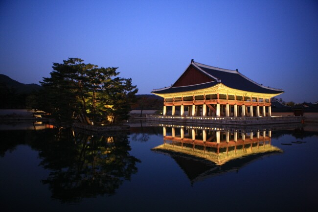 Nikmati Pengalaman Istimewa di Wisata Cahaya Bintang Istana Gyeongbokgung