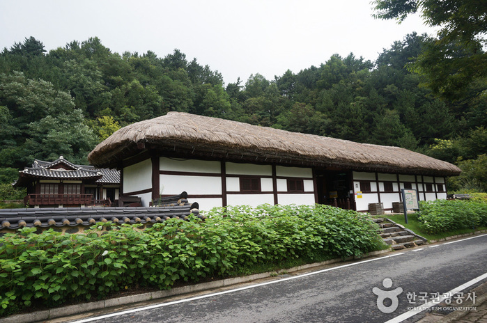 Museum Mosi Hansan Seocheon (서천한산모시관)