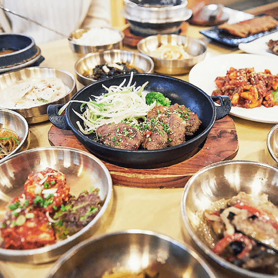Meja Korea d’hote dengan Nasi Icheon