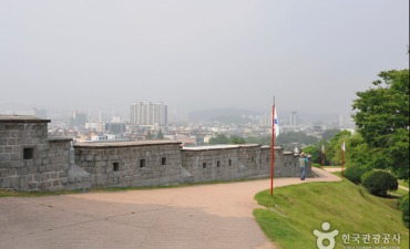 Photo_Benteng Hwaseong [Warisan Dunia UNESCO] (수원 화성 [유네스코 세계문화유산])