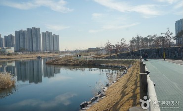 Taman Danau Cheongna (청라호수공원)