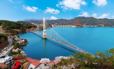 Jembatan Gantung Yedangho & Air Mancur Musik (예당호 출렁다리(음악분수))