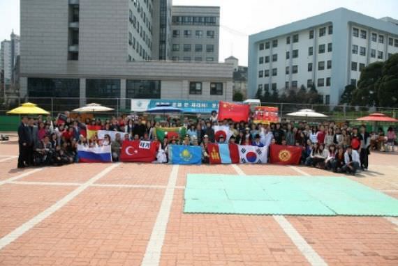 Университет хангук. Университет иностранных языков Хангук. Университет Хангук в Сеуле. Школа Хангук в Сеуле. Корея центр.