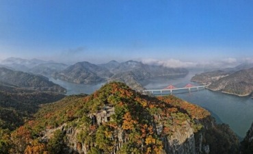 Jecheon, Dikelilingi Pegunungan dan Air