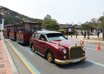 Photo_Trolley Wisatawan Benteng Hwaseong