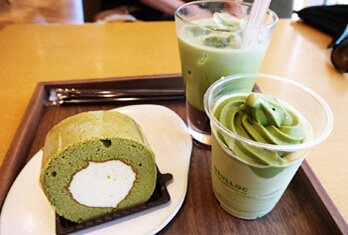 Photo_Makanan penutup green tea yang tersedia di kafé