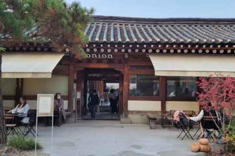 Jelajahi Istana Gyeongbokgung dan Sekitarnya dengan Hanbok-16