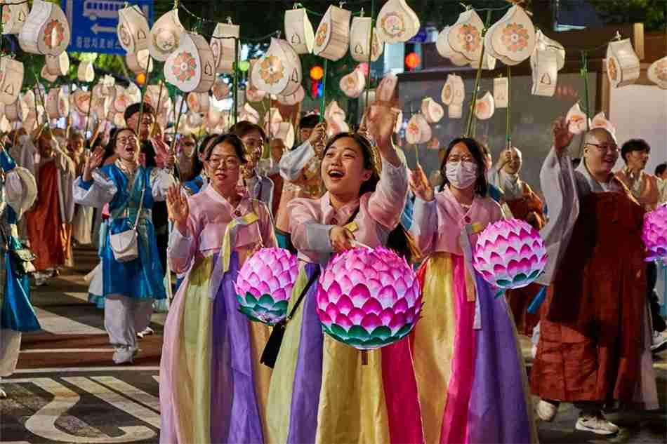 Festival Lentera Teratai, Merayakan Budaya Tradisional Buddha-03