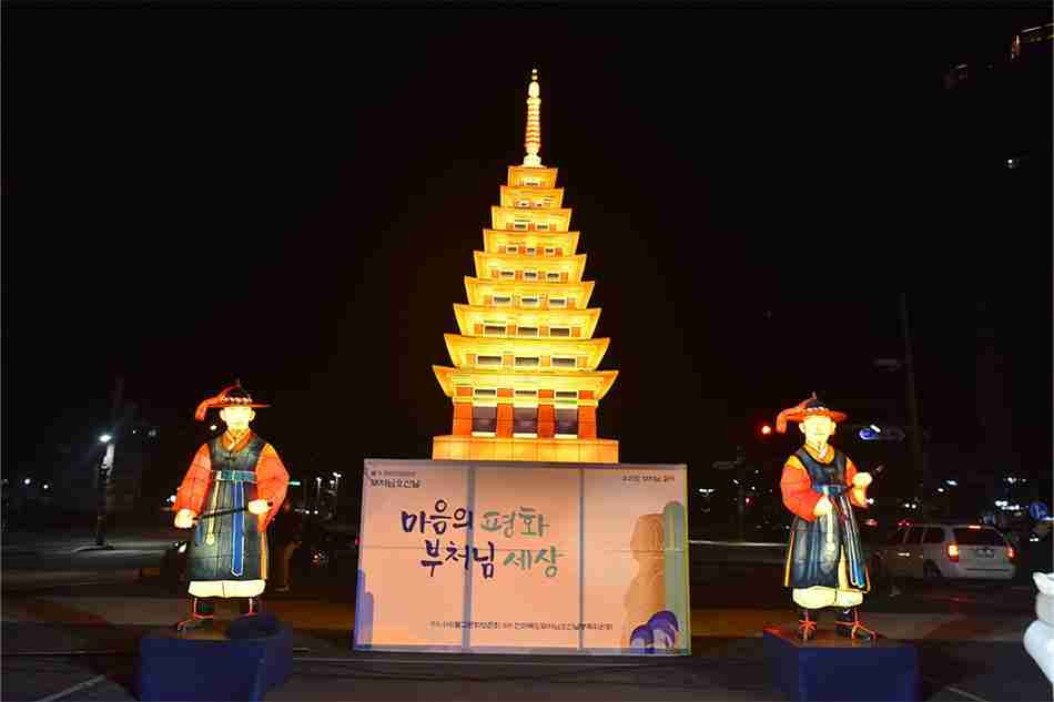 Festival Lentera Teratai, Merayakan Budaya Tradisional Buddha-06